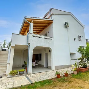  Apartment Anton